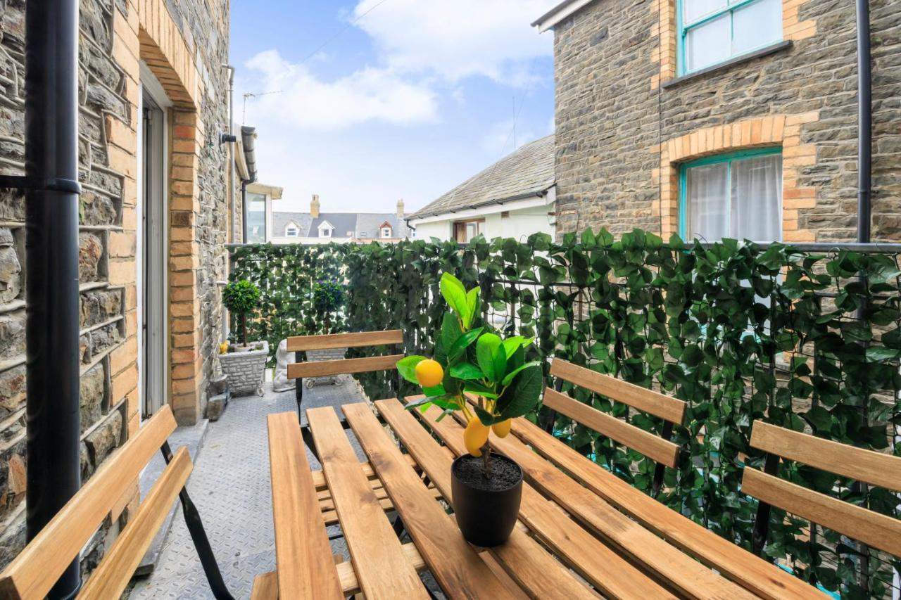 Seafront Apartment With Balcony, Parking And Sea Views Aberystwyth Exterior photo