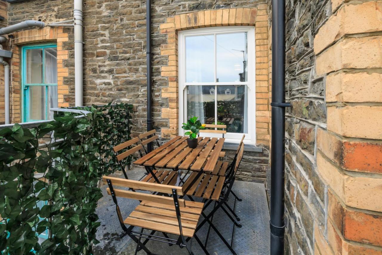 Seafront Apartment With Balcony, Parking And Sea Views Aberystwyth Exterior photo